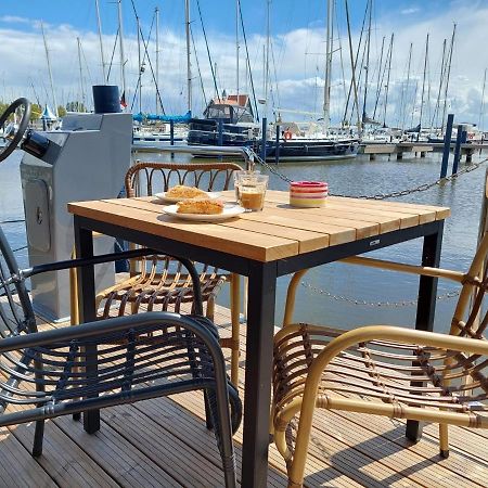 ホテル Luxury Houseboat In Volendam Marina エクステリア 写真