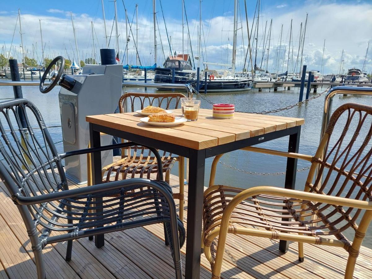 ホテル Luxury Houseboat In Volendam Marina エクステリア 写真